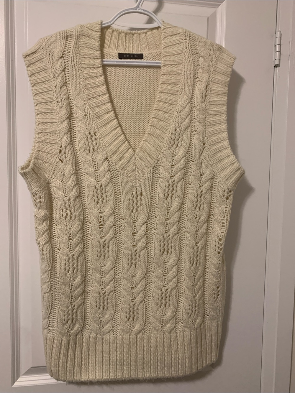 Suzy Shier Ivory Cable-Knit V-Neck Sweater Vest